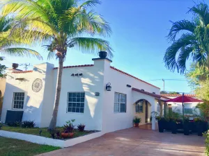 Image of A Suite Retreat -- fully appointed, charming and private apartment