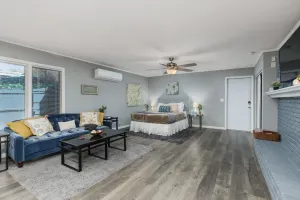 Image of Chic Vegas Studio - Pool, Patio, BBQ+ 3 Miles to Strip!