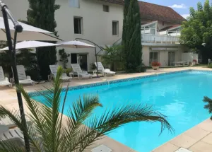 Image of Loue Agréable T1 Avec Piscine