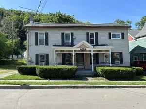 Image of 1835 House