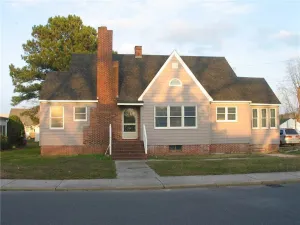Image of Poppy's House - 3BR home in center of Town. Large sunporch.NO LINENS PROVIDED