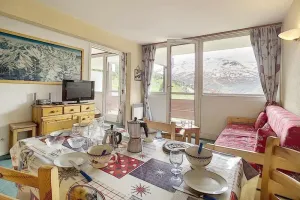 Image of 50m from resort center, 6th floor, balcony, tv, ski locker, 38m², Les Menuires