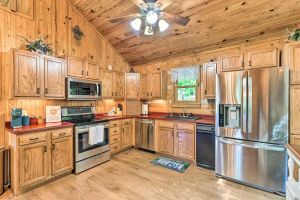 Image of Cozy Roughriver Lakefront Cabin