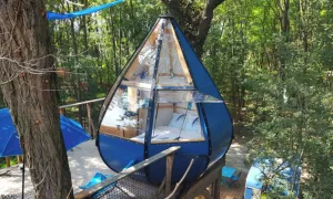 Image of The caravan and its drop of WATER