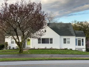 Image of Quiet, Tastefully Decorated 3 BR\/2 Bath Home Close To Everything