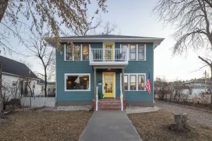 Image of 915 QUincy · Charming Main Level Duplex