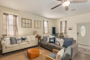 Image of Blue Crab Sleeps 10 Close to downtown and beach