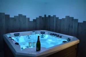 Image of LES BULLES D'EMERAUDE cottage with private indoor jacuzzi