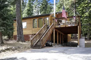 Image of Barking Pine Cabin - private BEACH access, sunny location