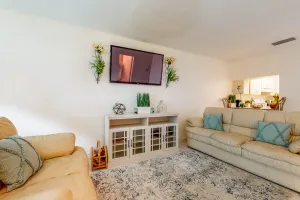 Image of Comfortable Townhouse with Pool Access, Full Kitchen & W\/D - Dog-Friendly