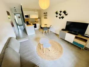 Image of Renovated 2-room apartment with balcony and private parking