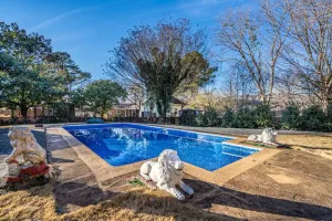 Image of 2003 Weatherly RD SE · 《Custom Pool》Fiber Wifi\/Sleeps 9\/4 Bedroom