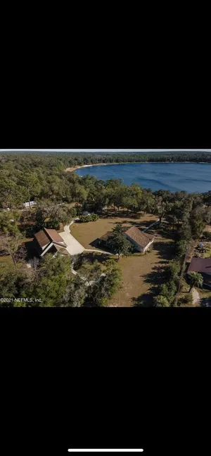 Image of Perfect Lakefront Getaway on clear deep private lake 20 min from Gainesville