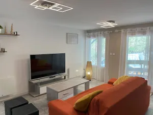 Image of Appartement T4 rénové, proche centre, 3 chambres, 6/8 pers, équipé, est/ouest, dispo de suite - FR-1-234-254