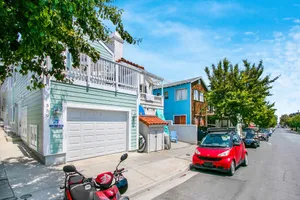 Image of 359SB: Triplex Unit B, Upper Leve, 2.5 Blocks to Beach +WIFI, - 359 Sumner B