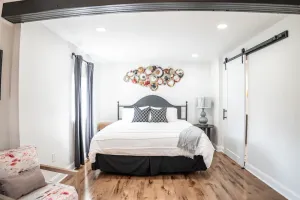 Image of Stunning Oasis - Attractions Nearby. Only 2 miles from Old Town