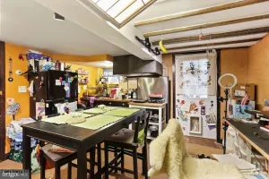 Image of Cozy family suite pets WLKM near Zoo UDC Hillwood