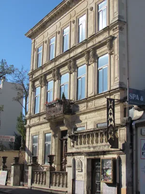 Image of On the ground floor of a beautiful listed Haussmann building, unusual 150 m² with private hammam