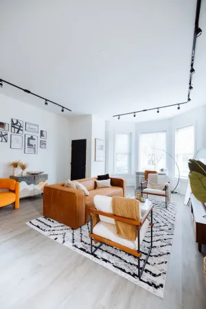 Image of The Brown House - A luxurious UChicago Campus stay