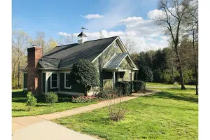 Image of 10 Vineyards in 10 Miles - Upscale Carriage House