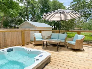 Image of Bungalow near Downtown l Hot Tub l Deck | Vintage Charm