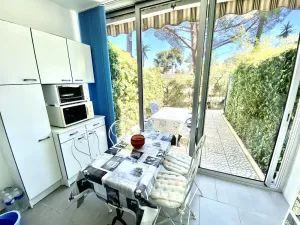 Image of Studio Sanary, mer à Pieds, rez de Jardin, à Partir 3j Hors été