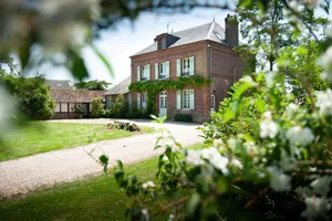 Image of Morgny: House with walled garden and above ground pool heated from May to September.
