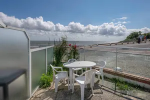 Image of Appart avec terrasse et vue mer - 30m de la plage