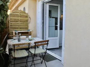 Image of Charmant 2P Climatisé, Terrasse et Parking, 4 Couchages - Villeneuve-Loubet - FR-1-252A-115