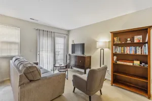 Image of Spacious 2 bedrooms townhouse by the Greenway\/ Pool access