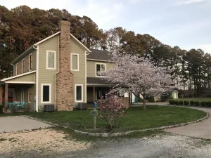 Image of Charming Spacious Cottage, private, water views, close to amenities