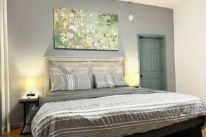 Image of 1157#2 \/ First floor, King bed, Free parking,