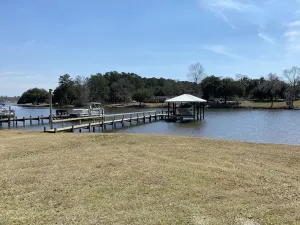 Image of Beautiful Lakefront Home, Sleeps 10, Comfy with Great Porch