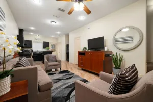 Image of Hummingbird Haven 2 Cozy Comfort Haven - Parking at No Extra Cost