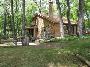 Image of Nature lovers retreat right on the edge of the river