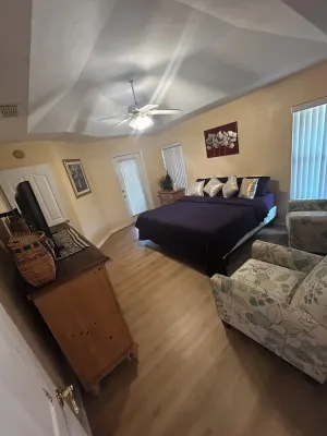 Image of Big 4-bedroom home minutes from North Fl, Shands, Oaks Mall & Ben Hill Stadium