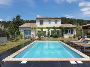 Image of Luberon, VILLA 6 PEOPLE with HEATED POOL, POOL HOUSE 1. 2 km from Pertuis