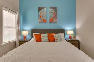 Image of Near Hospitals:AMH/MCA/USMD✶King Bed✶WiFi✶Parking #104