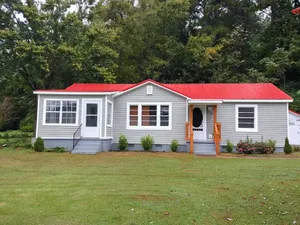 Image of Close to Everything Guntersville!  Pets Welcome ~ Boat Ramp within Sight!