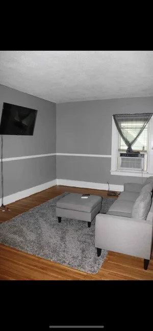 Image of 🏡 Near Downtown Rochester 4 Bdrm w\/ Jacuzzi Tub