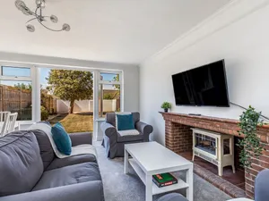 Image of Pass The Keys Lovely Ground Floor Flat With Large Garden