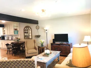 Image of Luxury 5-Star  Home ~ Location~Fenced Yard~Families~Couples~King Bed
