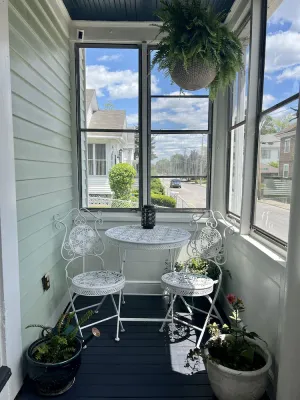 Image of Sweet Edgewood Cottage steps to RWU Park