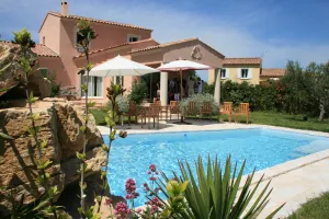 Image of Upscale villa near UZES, private swimming pool, enclosed grounds, Wifi.
