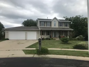 Image of Spacious and clean house near airport, theater and shopping center