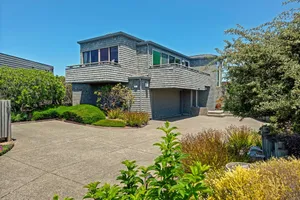 Image of Pacific Breeze - Great family home, nice views, newly remodeled.