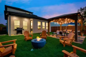 Image of Modern Dallas Home near Downtown! Comfy & Spacious!BBQ! Firepit! Fun Backyard!