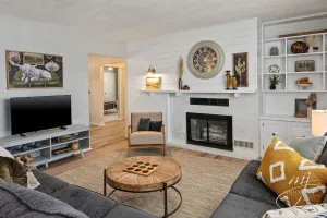Image of Kid Friendly. Outdoor space. Fully stocked kitchen. Bright and clean.