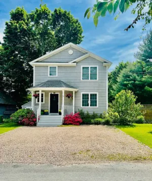 Image of NARROW RIVER GEM: Kayaks, Mins to Gansett Beach, Central AC, Boat Ramp, LOCATION