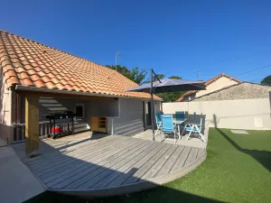 Image of Family Home with Terrace, BBQ & Close to Beach - Sleeps 6